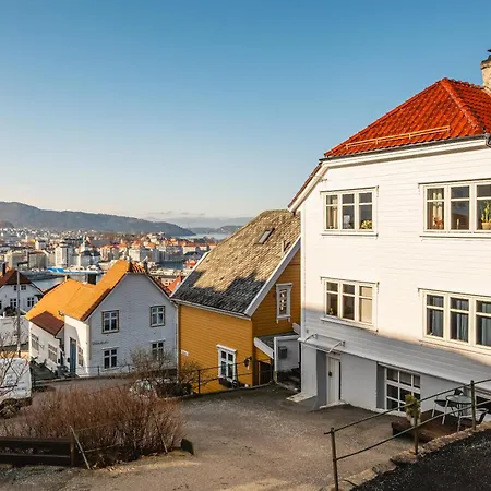 Apartment Dinbnb I 400m To Bryggen & Floibanen Funicular I Quiet Neighbourhood
